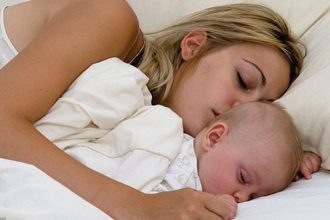 Έχετε νεογέννητο μωρό; Δείτε γιατί αυτή η έρευνα "πετάει" τους άντρες από το συζυγικό κρεβάτι