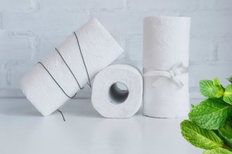 Μην καθαρίσετε ποτέ με χαρτί κουζίνας αυτά τα πράγματα