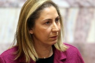 Η απάντηση της Ξενογιαννακοπούλου στο Νίκο Ανδρουλάκη για τα οικονομικά του ΠΑΣΟΚ