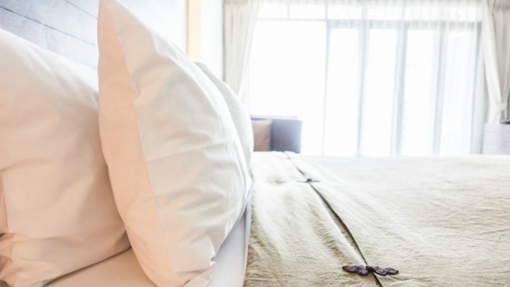 Κιτρινισμένα μαξιλάρια; Έτσι θα τα κάνετε και πάλι ολόλευκα