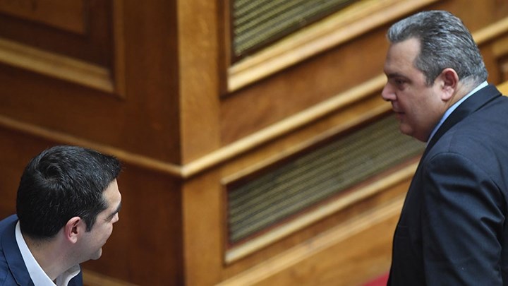 Σαν δύο ξένοι Τσίπρας και Καμμένος - ΦΩΤΟ - ΒΙΝΤΕΟ