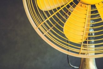 Το κόλπο που θα κάνει τον ανεμιστήρα σας να λειτουργεί σαν κλιματιστικό