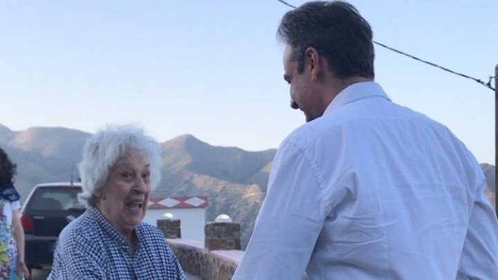 Η μαντινάδα που συγκίνησε τον Κυριάκο Μητσοτάκη - ΒΙΝΤΕΟ