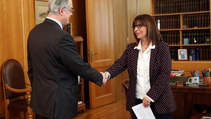 Το ποίημα που απήγγειλε ο Κώστας Τασούλας στην Αικατερίνη Σακελλαροπούλου