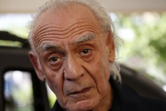 Άκης Τσοχατζόπουλος: Mε αναπηρικό καροτσάκι στον Άρειο Πάγο - ΦΩΤΟ