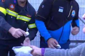 Κέρασαν λουκούμια τους διασώστες οι απεγκλωβισμένοι - ΦΩΤΟ