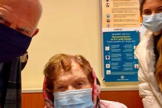 Κορονοϊός: Εμβολιάστηκε η Μαργαρίτα Παπανδρέου