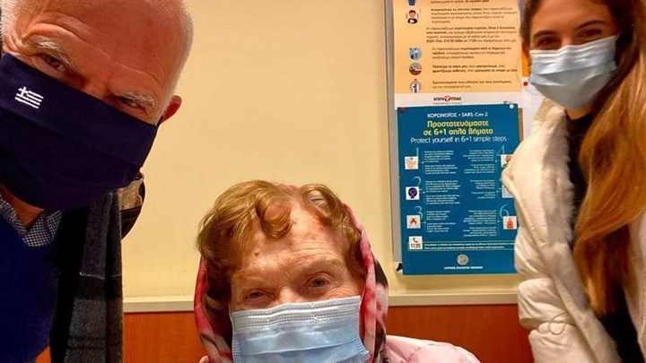 Κορονοϊός: Εμβολιάστηκε η Μαργαρίτα Παπανδρέου