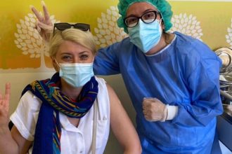 Σία Κοσιώνη: Ατάκα με νόημα μετά τον εμβολιασμό της