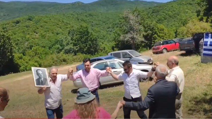 Νοσταλγοί της Χούντας έστησαν τρικούβερτο γλέντι με φωτογραφίες του Παπαδόπουλου