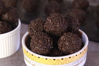 Τρουφάκια Σοκολάτας σε 5′ με 3 Υλικά