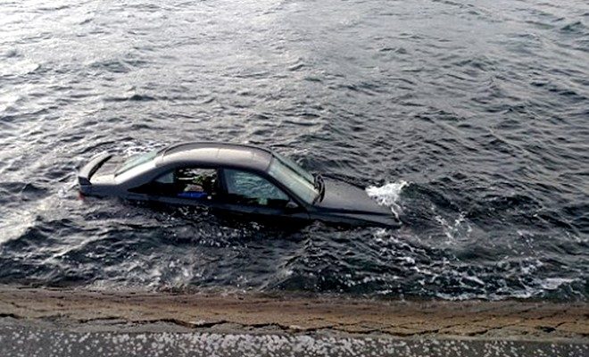 Πάτρα: Έπεσαν με το ΙΧ τους στη θάλασσα, στο ύψος των Καμινίων - Νεαροί σώθηκαν από θαύμα!