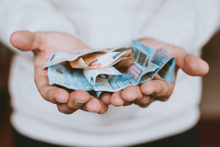 Πάτρα: Εμφανίστηκαν "ταχυδακτυλουργοί" απατεώνες-Το κόλπο και τα "μαγικά" δάκτυλα