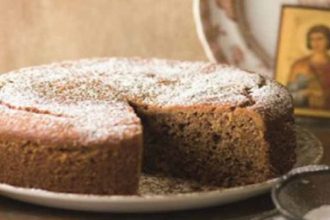 Αυθεντική μοναστηριακή φανουρόπιτα και η ευχή που πρέπει να διαβάσετε