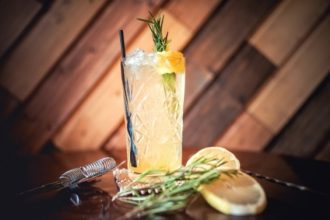 Αλκοόλ vs ζάχαρη: Τι σας παχαίνει περισσότερο