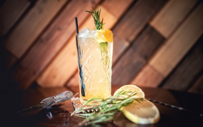 Αλκοόλ vs ζάχαρη: Τι σας παχαίνει περισσότερο