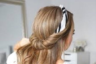 Αν έχεις μία κορδέλα και 5 λεπτά, μπορείς να κάνεις αυτό το χτένισμα!