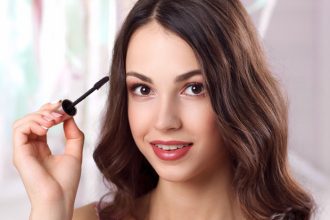 Πώς θα επιλέξεις την ιδανική μάσκαρα σύμφωνα με τις ανάγκες των δικών σου βλεφαρίδων