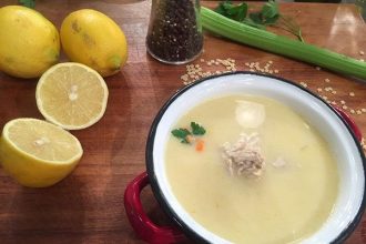 Κοτόσουπα αυγολέμονο