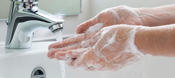 Πλύσιμο χεριών με κρύο ή με ζεστό νερό;