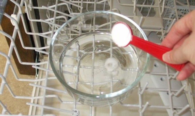 Εσωτερικός καθαρισμός και απολύμανση στο πλυντήριο πιάτων: Πώς γίνεται στο λεπτό!