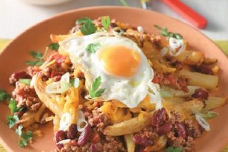Μεξικάνικες πατάτες με μπίρα, τσίλι κον κάρνε και τηγανητό αβγό