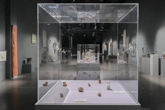 Δωρεάν εικονική περιήγηση στην έκθεση «ΔΙΑΧΡΟΝΙΕΣ» από το Ίδρυμα Μείζονος Ελληνισμού