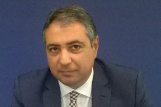 Αναγκαία η αναδιάρθρωση του Ελληνικού χρέους