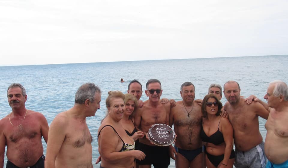 Πάτρα: Οι χειμερινοί κολυμβητές έκοψαν την πίτα τους! ΦΩΤΟ