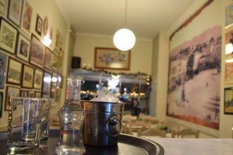Παραδοσιακό Μεζεδοπωλείο "Πλατεία": Σουτζουκάκια - Πιάτο ημέρας με ιστορία