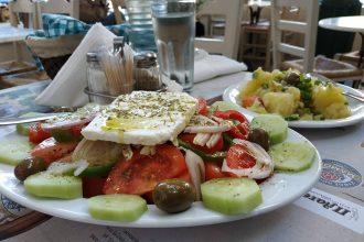 Παραδοσιακό ουζερί "Πλατεία": Με πιάτα για όλα τα γούστα στο παρεϊστικο στέκι της Πάτρας