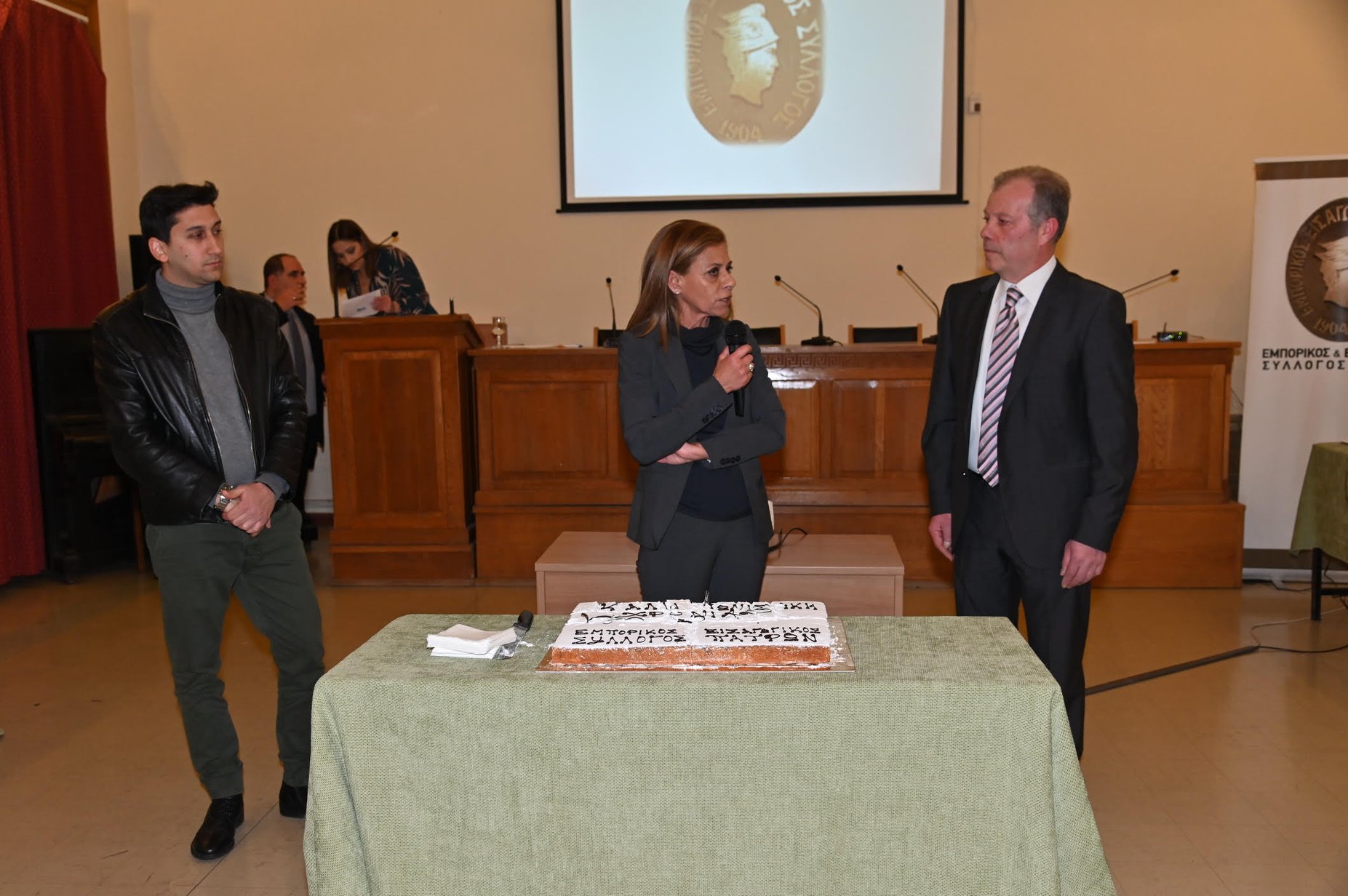 Η Κατερίνα Σολωμού κοντά στους εμπόρους ΦΩΤΟ