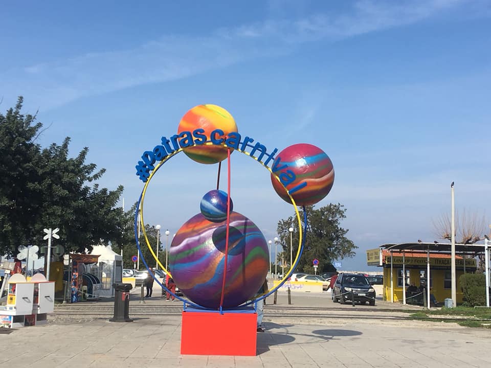 Πάτρα: Ενισχύεται ο καρναβαλικός στολισμός ΦΩΤΟ