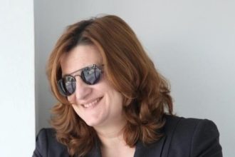 Η αφίσα της Πάτρας και η αφίσα της Ξάνθης- Η κατάθλιψη και η χαρά της ζωής- Εσείς σε ποιό καρναβάλι θα πηγαίνατε;- ΦΩΤΟ