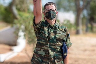 Ορκίστηκε ο γιος του Κυριάκου Μητσοτάκη: Το μήνυμα του πρωθυπουργού – «Πολύ υπερήφανος πατέρας»