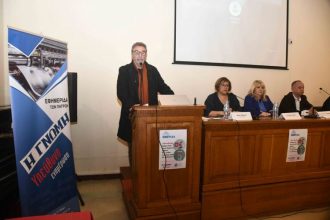 Οι Αντιδήμαρχοι Τάκης Πετρόπουλος και Βίβιαν Σαμούρη στην ημερίδα με θέμα απινιδωτές: σώζουν ζωές στους δημόσιους χώρους