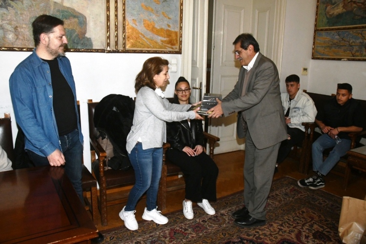 Μαθητές και μαθήτριες του Λυκείου Αλιάρτου Βοιωτίας στον Δήμαρχο Πατρέων