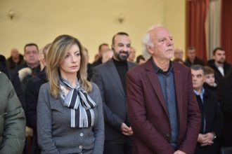 Οι αντιδήμαρχοι Βίβιαν Σαμούρη και Δ. Πλέσσας στην πίτα του Εμπορικού Συλλόγου