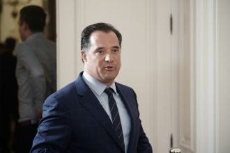 Την τέταρτη δόση του εμβολίου έκανε ο Άδωνις Γεωργιάδης