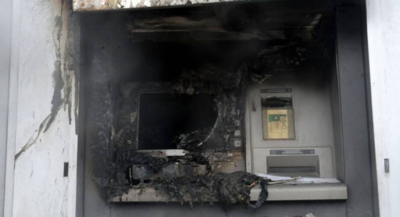 Η ανακοίνωση της ΕΛ.ΑΣ για την απόπειρα διάρρηξης ΑΤΜ στην Πάτρα από τον ληστή των ΕΛΤΑ