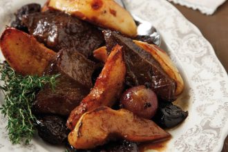 Χοιρινό με κυδώνια και δαμάσκηνα