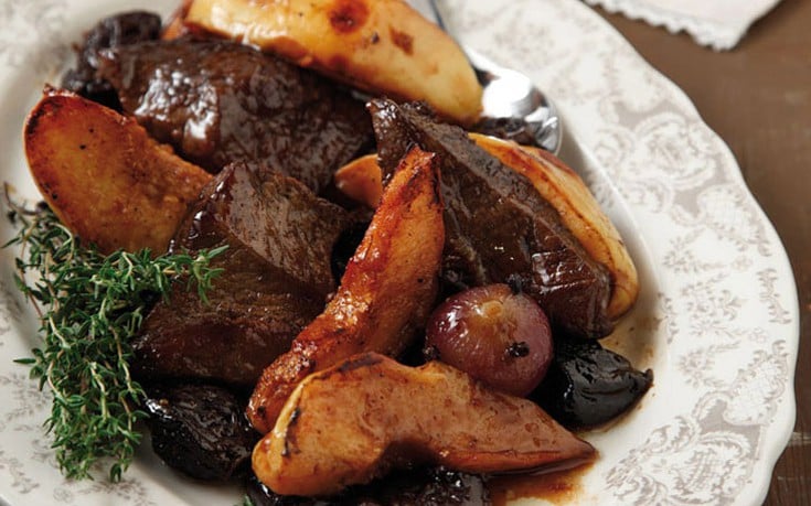 Χοιρινό με κυδώνια και δαμάσκηνα