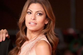 Το μυστικό της Eva Mendes για πλούσιο όγκο στα μαλλιά