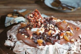 Πάβλοβα σοκολάτας με μαρόν γλασέ