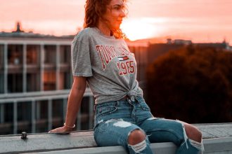 Fashion Tips: Πώς θα φορέσεις τα jeans σου για να φαίνεσαι πιο ψηλή