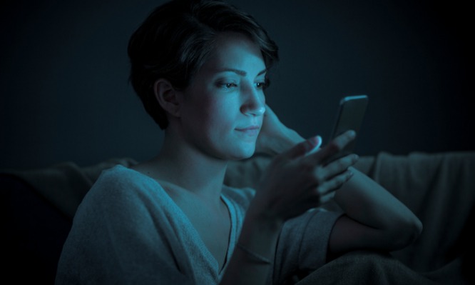 Το φως από τις οθόνες ίσως συνδέεται με διαδεδομένους καρκίνους