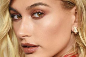 Το 90s κούρεμα που υιοθετούν όλο και περισσότερες celebrities για το καλοκαίρι