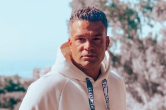 Κώστας Σόμμερ για Μανούσο Μανουσάκη: «Μου είχε δώσει μια πολύ μεγάλη ευκαιρία στη ζωή μου, θα μείνει αθάνατος»