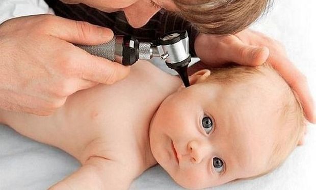 Πώς θα καταλάβετε ότι το μωράκι σας έχει ωτίτιδα