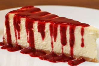 Cheesecake με στέβια και σως φράουλας